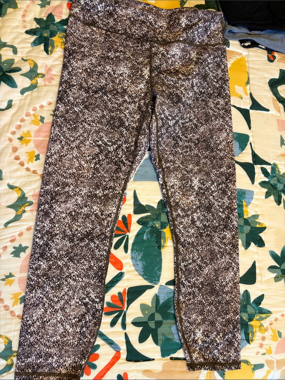 Fabletics Capri Tights